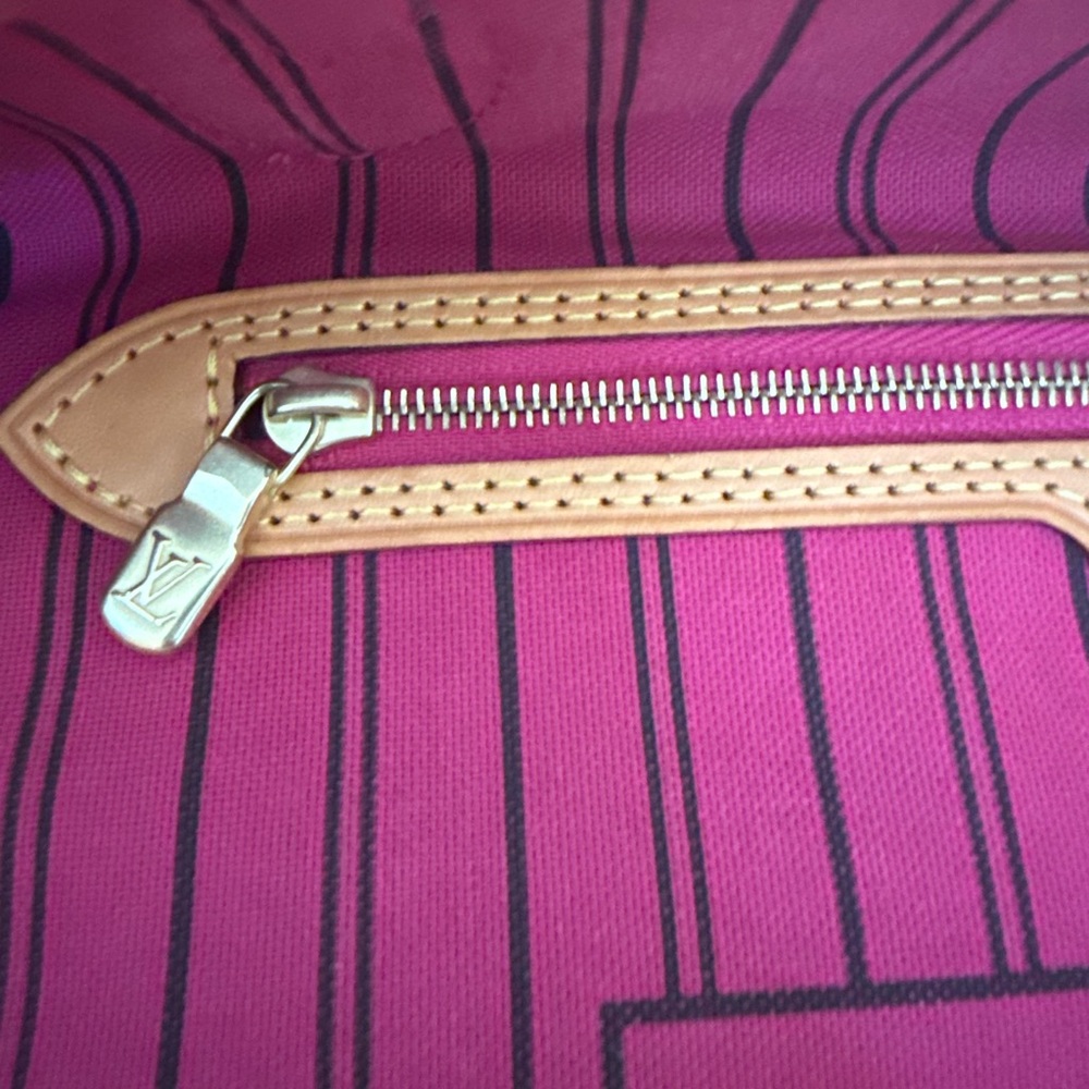 Authentic Louis Vuitton Neverfull MM - Picture 6 of 15